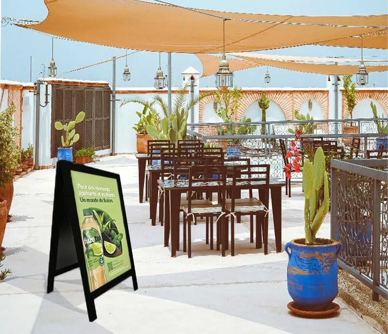 Chevalet stop trottoir avec cadre bois couleur noir dimensions 127 x 75 cm
